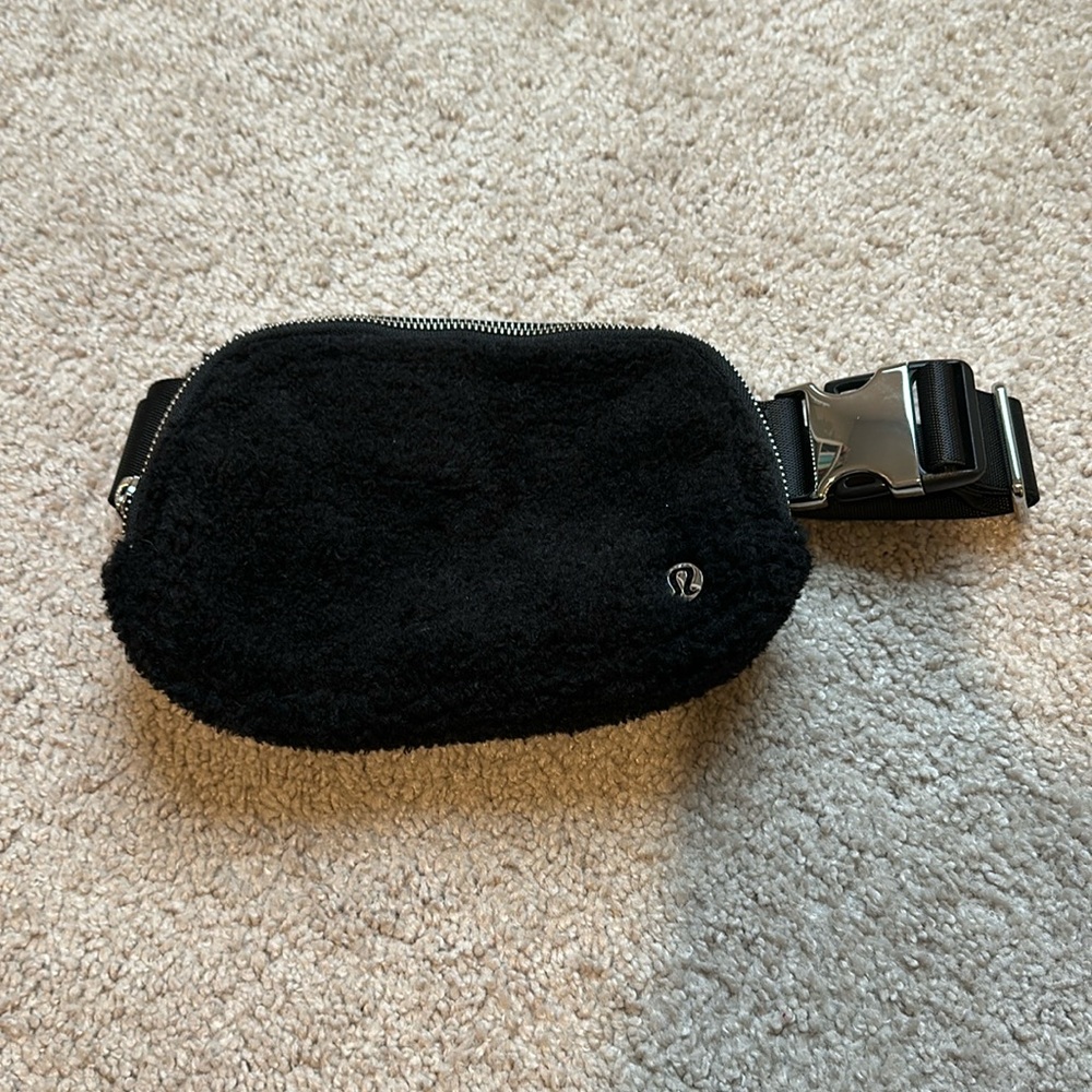 Lululemon 1 Lt Fleece Belt Bag